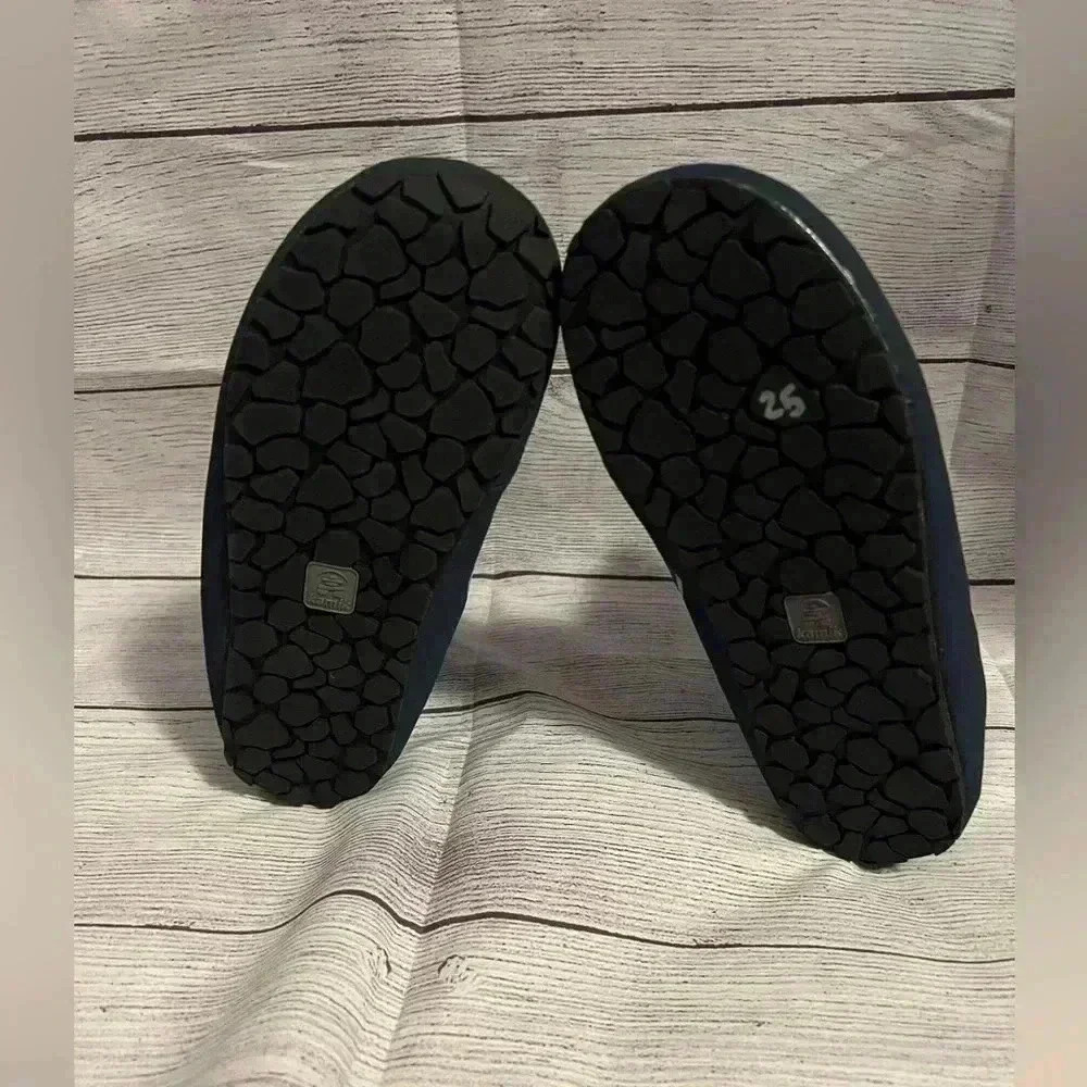 Youth Kamik Bootie Slipper Size 3. Warm with nonslip bottom. - Picture 4 of 5